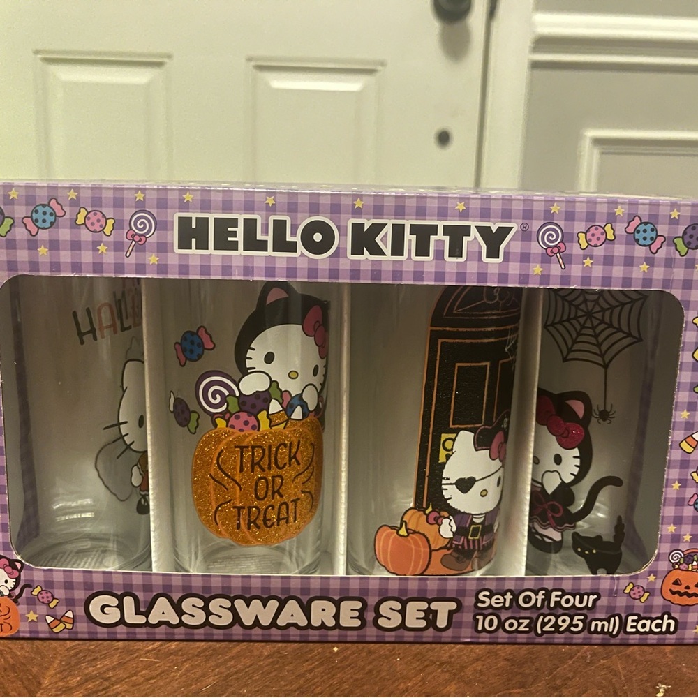 NEW! HELLO KITTY HALLOWEEN 10oz GLASSES SET OF 4 Cups